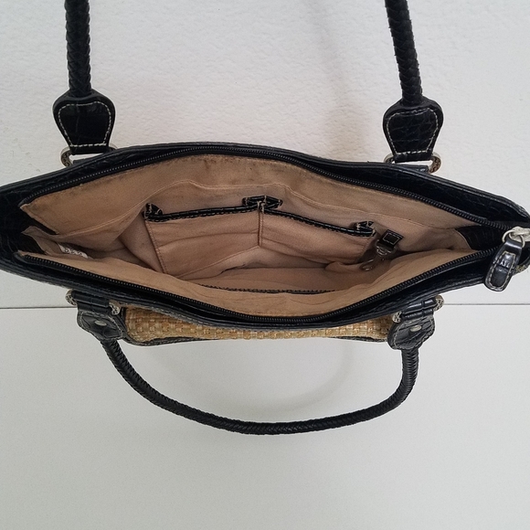 🌸$8 Straw/Crochet Tan and Black Handbag - Picture 8 of 14